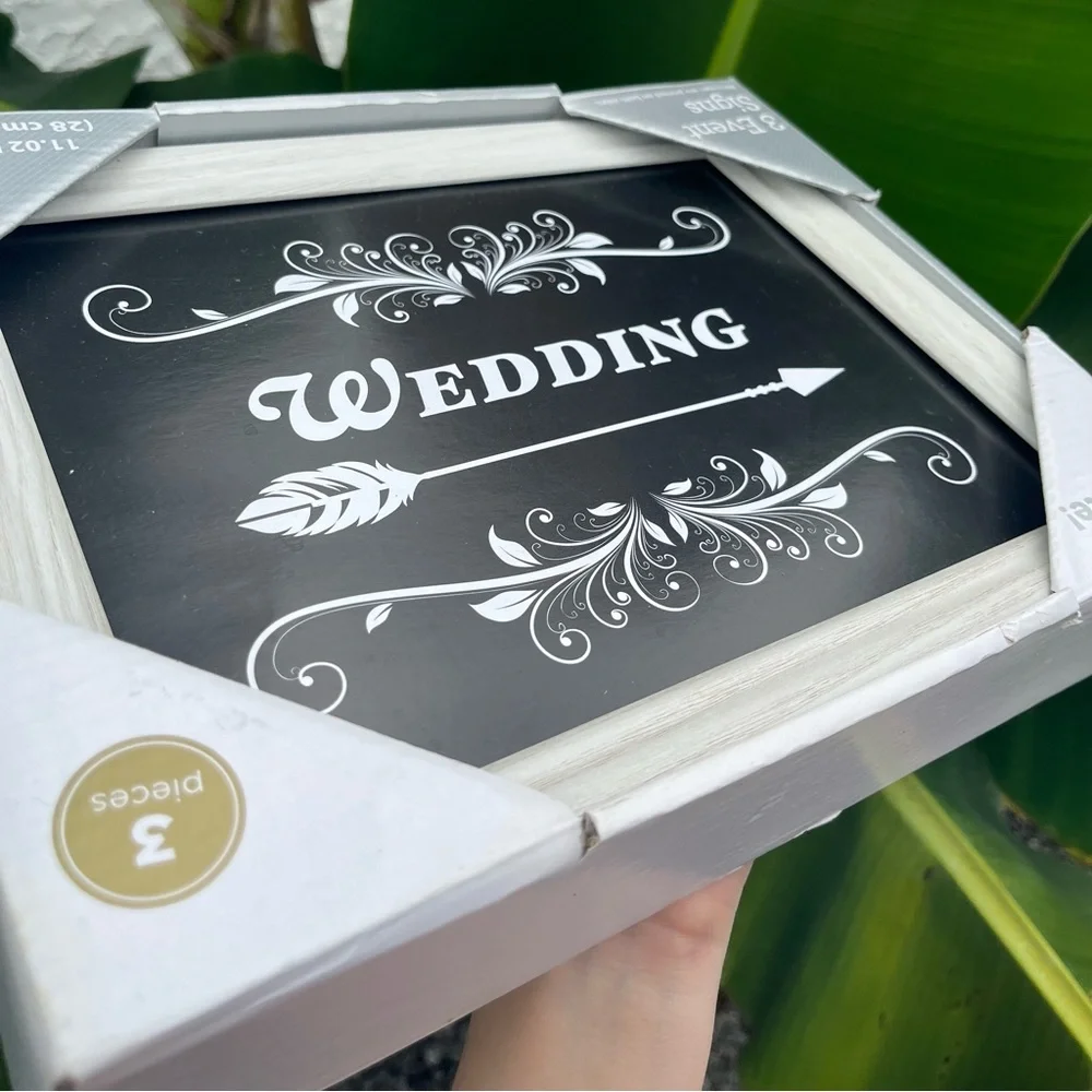 BNIB Hosley 3 Pack of Farmhouse White Wedding Signage 11.5 Inch Long